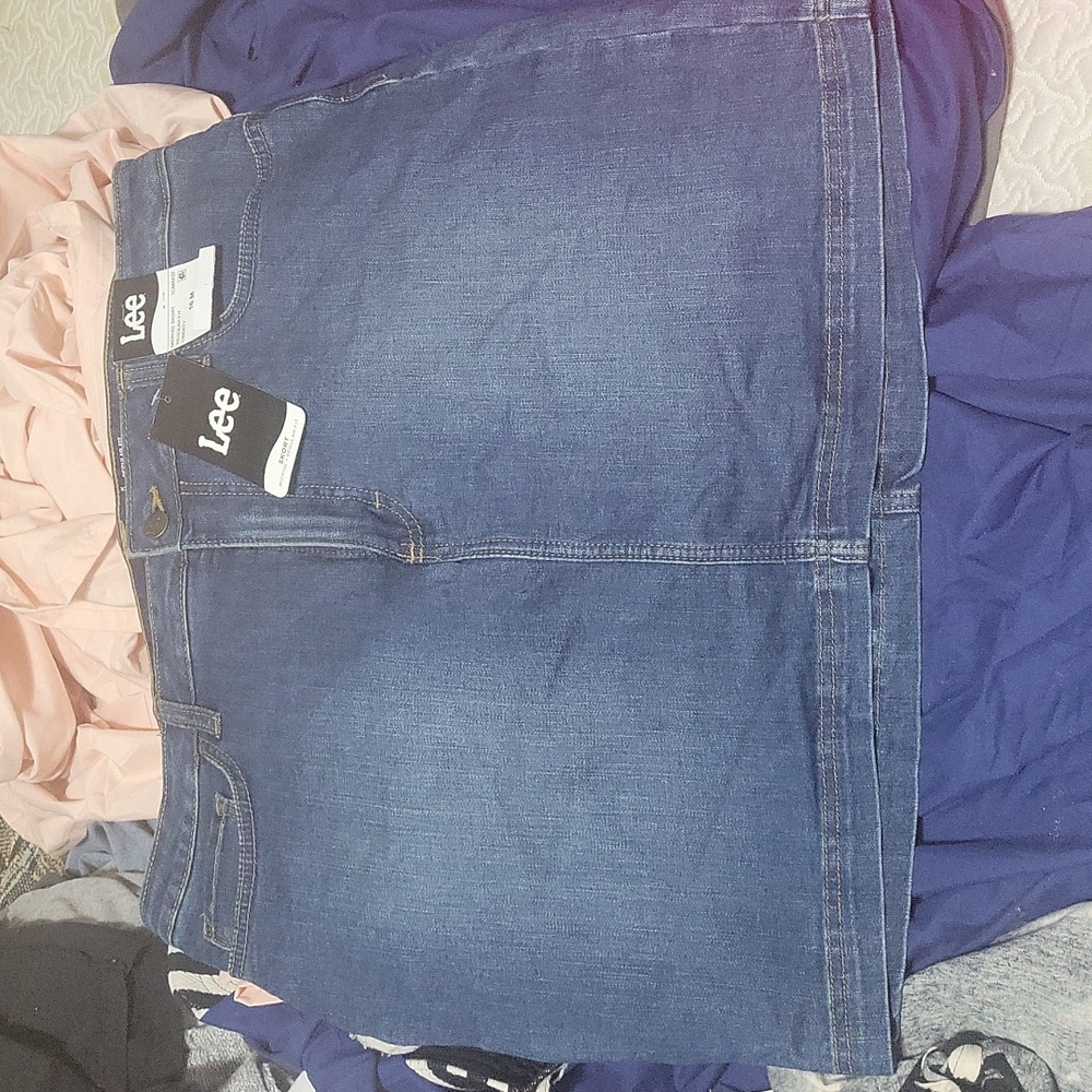 Lee Skort